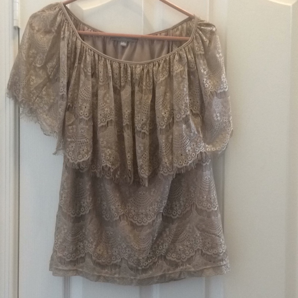 FINAL MARKDOWN Ladies’ NY Collection Lacy-looking Top (M)